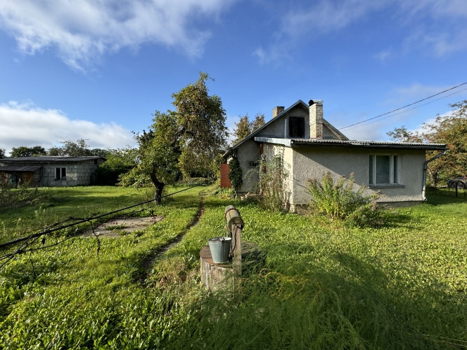 Uz zemes gabala atrodas dzīvojamā ēka un trīs palīgceltnes. Kopējā dzīvojamās ēkas Ogre un novads - foto 4