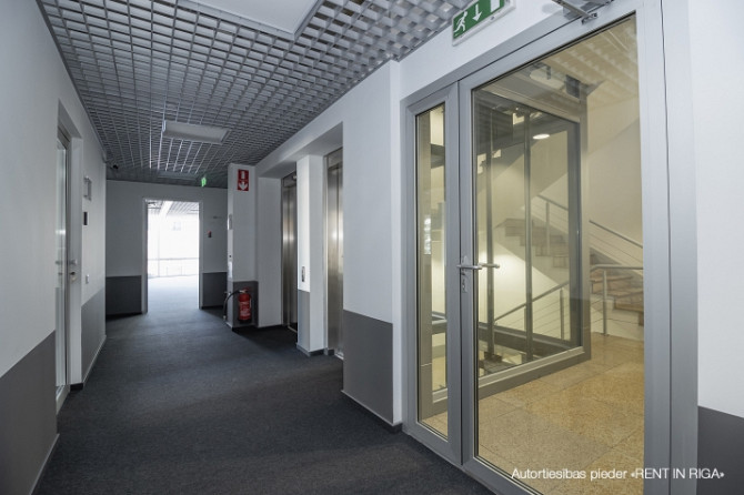 Nomai tiek piedāvāts 197.6 m2 atvērta plānojuma birojs (t.sk. 42.5 m2 koplietošanas telpas) ar pilnu Рига - изображение 8