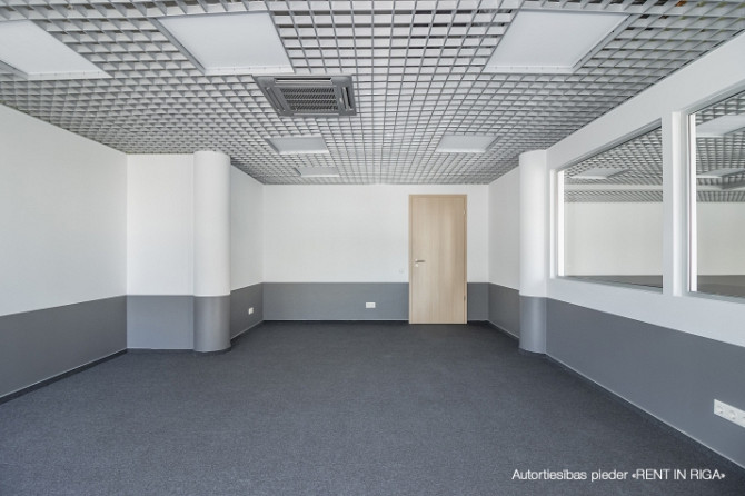 Nomai tiek piedāvāts 197.6 m2 atvērta plānojuma birojs (t.sk. 42.5 m2 koplietošanas telpas) ar pilnu Рига - изображение 6