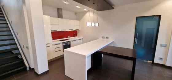 Эксклюзивная резиденция на берегу озера Балтэзерс  Двухэтажная частная Ādažu novads