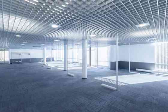 Open-plan office for lease occupying the entire 4th floor of the building.  The interior area is 500 Рига