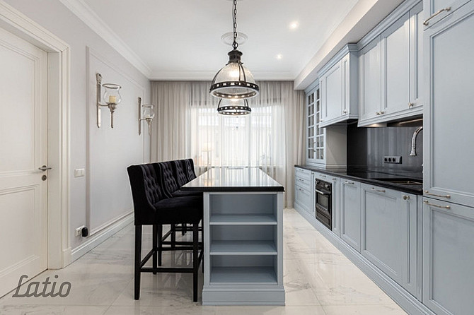 Īrei tiek piedāvāts   ekskluzīvs dzīvoklis kapitāli renovētā fasādes ēkā, Rīgas klusajā centrā. Pāri Рига - изображение 1