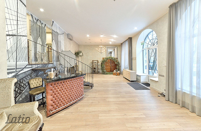 Pārdod tirdzniecības/biroja/salona telpas Ausekļa ielā 5 ēkas pirmajā stāvā ar atsevišķu Rīga - foto 2