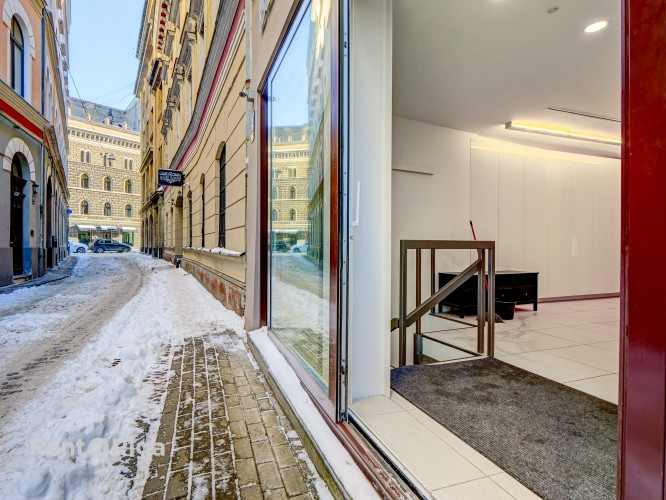 Modernas telpas Vecrīgā  Piedāvājam īrei biroja/tirzniecības telpas pašā Vecrīgas sirdī. Rīga - foto 2