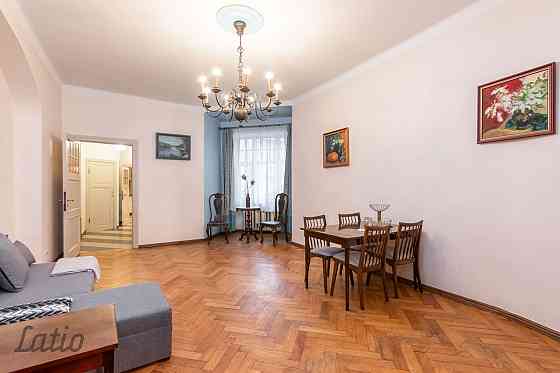 Izīrējam plašu dzīvokli vēsturiskā centra namā!

Piedāvājam ērtu dzīvokli piektajā stāvā ēkā ar lift Rīga