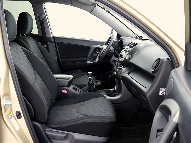 Toyota RAV4 Linea Sol Facelift LPG 2.0 116kW Tallina - foto 6