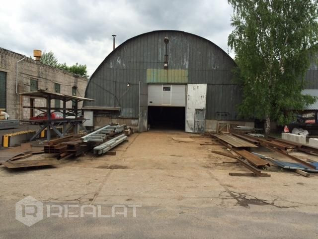 Tiek iznomāta ļoti laba noliktava.  Telpai ir pulēts betona grīdas segums, ķieģeļu sienas un Rīga - foto 19