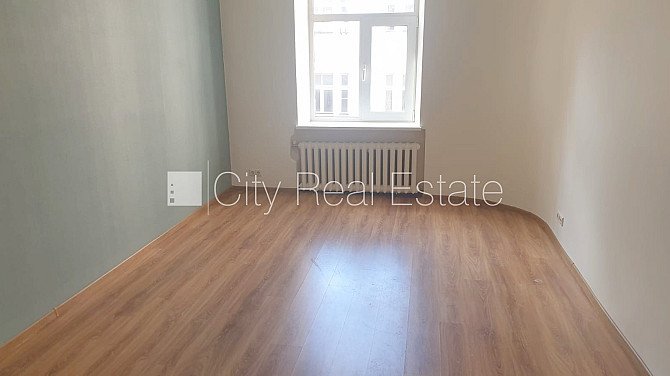 Fasādes māja, renovēta māja, objektu apsargā fiziskā apsardze, ieeja no ielas, ir lifts, Rīga - foto 4