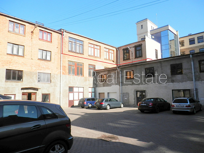 Fasādes māja, slēgts pagalms, vieta vairākām automašīnām, apsargāta teritorija, Rīga - foto 18