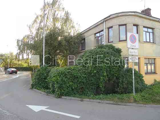 Фасадный дом, кирпичные стены, вход с улицы, в доме подключено 3 фазовое Rīga