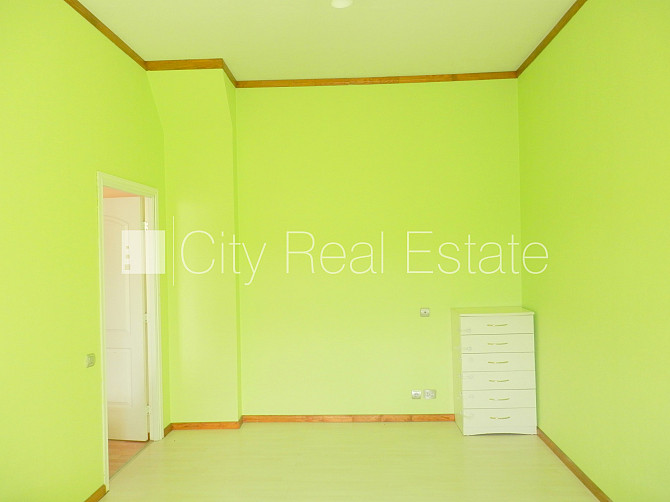 Fasādes māja, slēgts pagalms, bezmaksas stāvvieta pagalmā, ieeja no pagalma, kāpņu telpa Rīgas rajons - foto 11