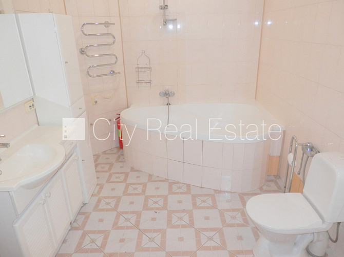 Fasādes māja, slēgts pagalms, bezmaksas stāvvieta pagalmā, ieeja no pagalma, kāpņu telpa Rīgas rajons - foto 20