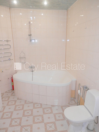 Fasādes māja, slēgts pagalms, bezmaksas stāvvieta pagalmā, ieeja no pagalma, kāpņu telpa Rīgas rajons - foto 19