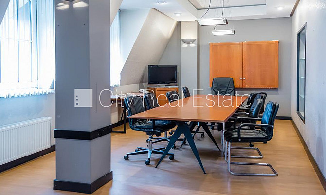 Fasādes māja, slēgts pagalms, vieta vairākām automašīnām, ieeja no ielas, ir lifts, Rīga - foto 16