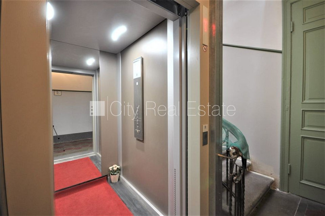 Fasādes māja, renovēta māja, ieeja no ielas, ir lifts, kāpņu telpa pēc kosmētiskā remonta, Rīga - foto 13