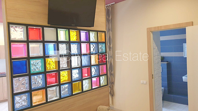 Fasādes māja, renovēta māja, ieeja no ielas, ir lifts, kāpņu telpa pēc kosmētiskā remonta, Rīga - foto 8