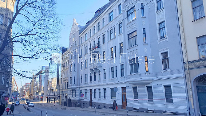 Fasādes māja, renovēta māja, ieeja no ielas, ir lifts, kāpņu telpa pēc kosmētiskā remonta, Rīga - foto 14