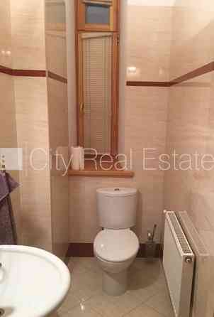 Фасадный дом, реновированный дом, вход с улицы, лестничная клетка после Rīga