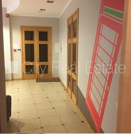 Fasādes māja, renovēta māja, ieeja no ielas, kāpņu telpa pēc kapitālā remonta, logi Rīga - foto 4