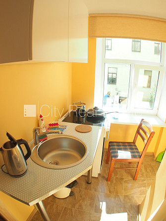 Fasādes māja, ieeja no ielas, logi vērsti uz pagalma pusi, istaba izolēta, virtuve, augstie Rīga - foto 6