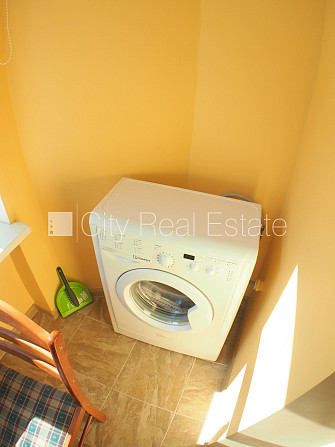 Fasādes māja, ieeja no ielas, logi vērsti uz pagalma pusi, istaba izolēta, virtuve, augstie Rīga - foto 8