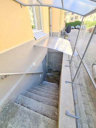 Pagalma ēka, renovēta māja, slēgts pagalms, iespēja nomāt autostāvvietu, apsargāta Rīga - foto 2