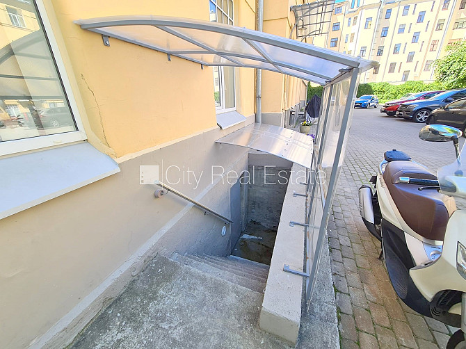 Pagalma ēka, renovēta māja, slēgts pagalms, iespēja nomāt autostāvvietu, apsargāta Rīga - foto 1