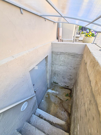 Pagalma ēka, renovēta māja, slēgts pagalms, iespēja nomāt autostāvvietu, apsargāta Rīga - foto 3