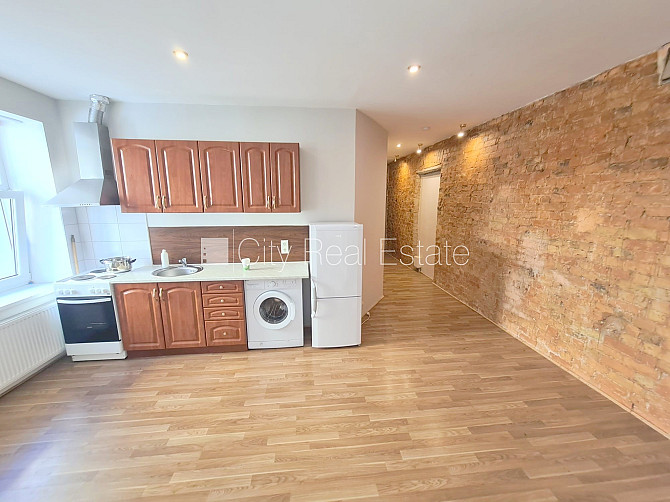 Pagalma ēka, renovēta māja, slēgts pagalms, ieeja no ielas, kāpņu telpa pēc kosmētiskā Rīga - foto 15