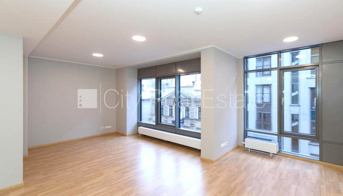 Jaunceltne, fasādes māja, ieeja no pagalma, ir lifts, logi vērsti mājas abās pusēs, Rīga - foto 1