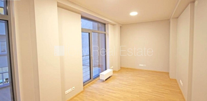 Jaunceltne, fasādes māja, ieeja no pagalma, ir lifts, logi vērsti mājas abās pusēs, Rīga - foto 7