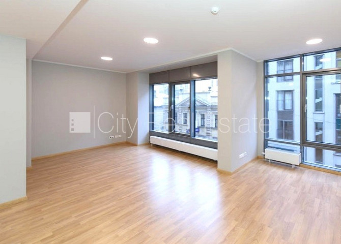 Jaunceltne, fasādes māja, ieeja no pagalma, ir lifts, logi vērsti mājas abās pusēs, Rīga - foto 2