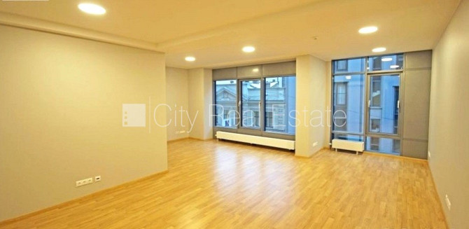 Jaunceltne, fasādes māja, ieeja no pagalma, ir lifts, logi vērsti mājas abās pusēs, Rīga - foto 9