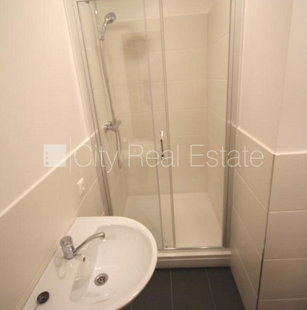 Jaunceltne, fasādes māja, ieeja no pagalma, ir lifts, logi vērsti mājas abās pusēs, Rīga - foto 19