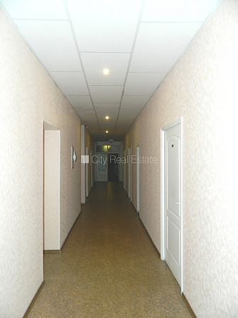 Fasādes māja, renovēta māja, ieeja no ielas, ir lifts, kāpņu telpa pēc kapitālā remonta, Rīga - foto 10