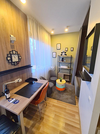 Renovēta māja, labiekārtota apzaļumota teritorija, apsargāta autostāvvieta, studio tipa, Rīga - foto 5