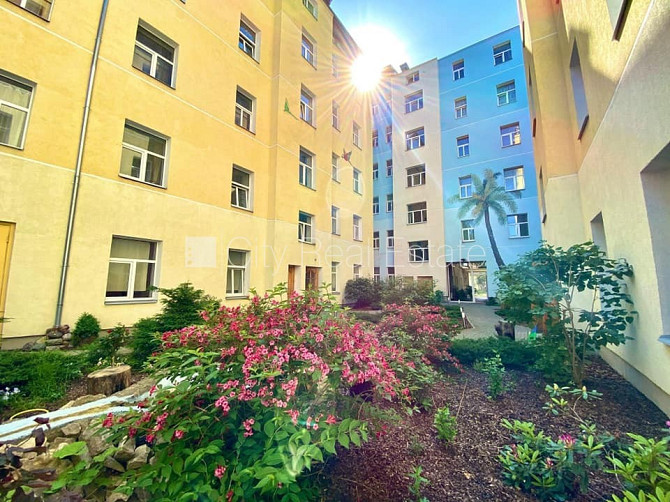 Fasādes māja, renovēta māja, slēgts pagalms, ieeja no pagalma, kāpņu telpa pēc kosmētiskā Rīga - foto 8