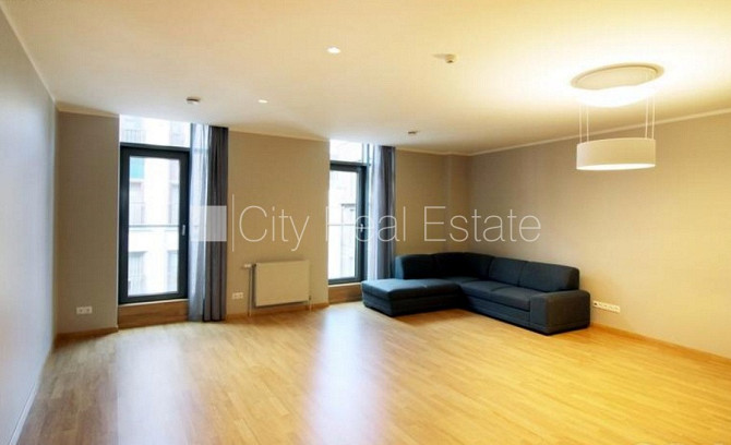 Новостройка, фасадный дом, благоустроенная озеленённая территория, подъездная Рига - изображение 1