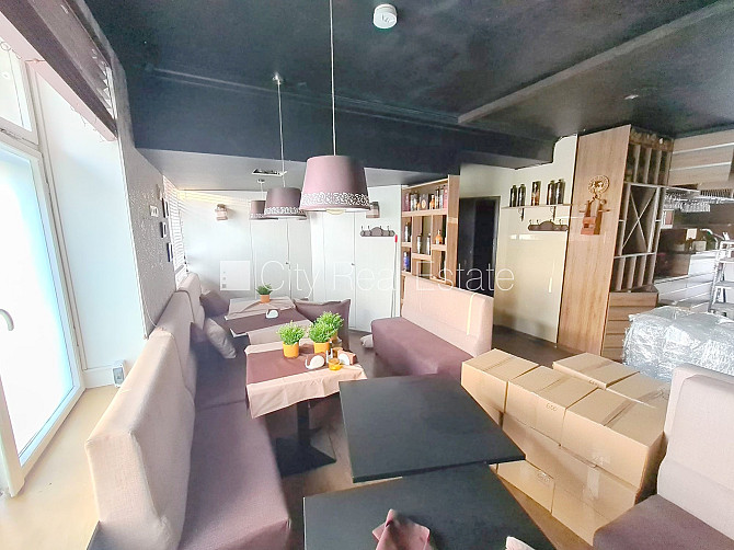 Fasādes māja, ieeja no ielas, terase, logi vērsti uz ielas pusi, mājā pieslēgta 3 fāžu Rīga - foto 4