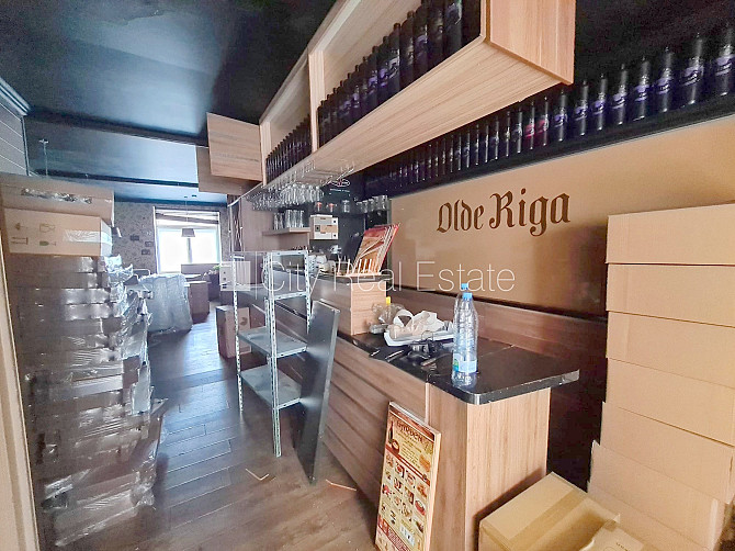 Fasādes māja, ieeja no ielas, terase, logi vērsti uz ielas pusi, mājā pieslēgta 3 fāžu Rīga - foto 7