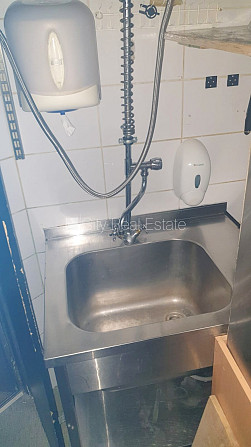 Fasādes māja, ieeja no ielas, terase, logi vērsti uz ielas pusi, mājā pieslēgta 3 fāžu Rīga - foto 13