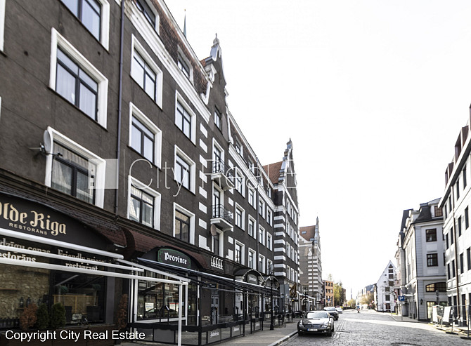 Fasādes māja, ieeja no ielas, terase, logi vērsti uz ielas pusi, mājā pieslēgta 3 fāžu Rīga - foto 20