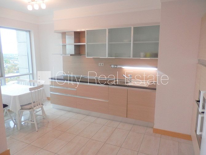 Projekts - Panorama Plaza, jaunceltne, teritorijas iebrauktuves vārti aprīkoti ar automatizētu Rīga - foto 12