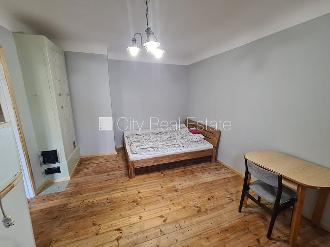 Fasādes māja, ieeja no ielas, logi vērsti uz ielas pusi, istaba izolēta, virtuve, augstie Rīga - foto 4