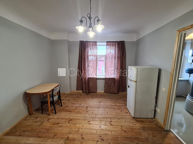 Fasādes māja, ieeja no ielas, logi vērsti uz ielas pusi, istaba izolēta, virtuve, augstie Rīga - foto 7