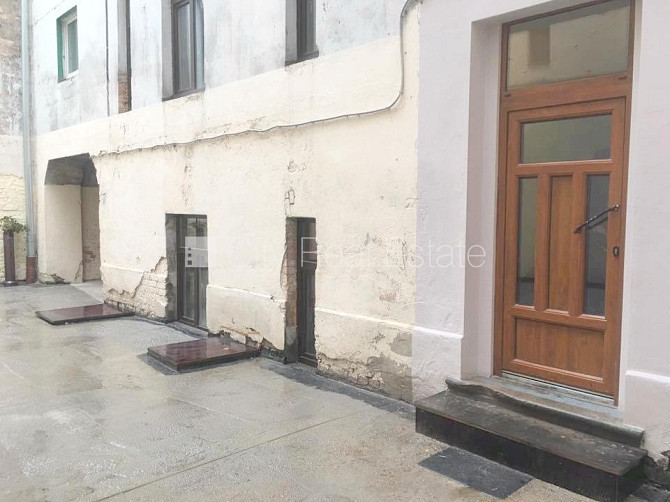 Pagalma ēka, renovēta māja, ieeja no pagalma, sauna, logi vērsti uz pagalma pusi, guļamistabu Rīga - foto 19