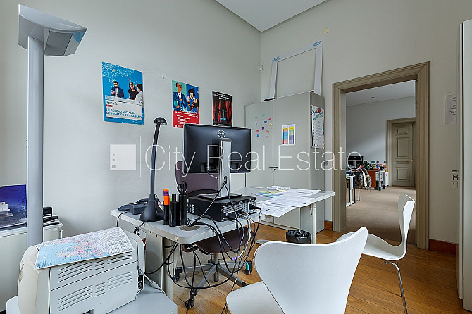 Fasādes māja, renovēta māja, ieeja no ielas, kāpņu telpa pēc kapitālā remonta, logi Rīga - foto 11