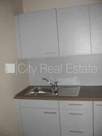 Проект - Skolas 9 (Сколас 9), фасадный дом, реновированный дом, вход с улицы, лестничная Рига