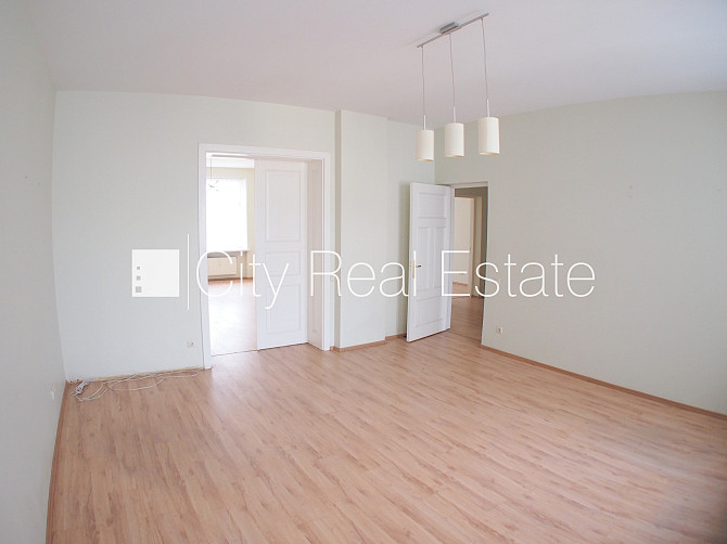 Проект - Skolas 9 (Сколас 9), фасадный дом, реновированный дом, вход с улицы, лестничная Рига - изображение 4