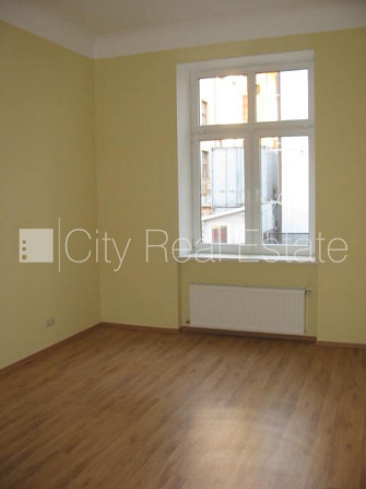 Проект - Skolas 9 (Сколас 9), фасадный дом, реновированный дом, вход с улицы, лестничная Рига - изображение 6